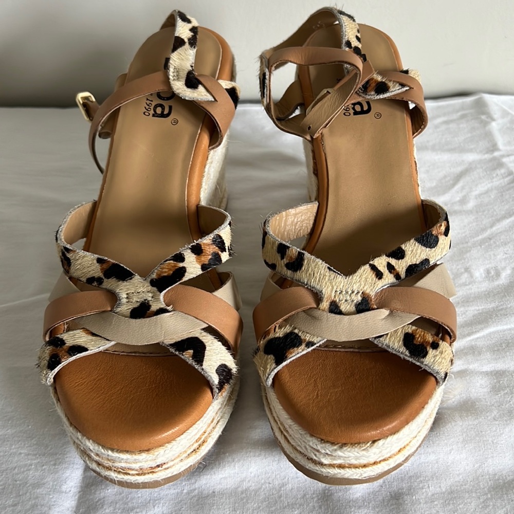 Never worn! Animal print, wedges, Diba 8.5